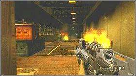 Wyjdź do pomieszczenia po schodach, biegnij przed siebie po czym skręć w lewo - San Francisco, California | Opis przejścia SP w Resistance 2 - Resistance 2 - poradnik do gry