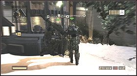 Teraz zawróć, przejdź po moście na drugą stronę placu po czym naciśnij na guzik na kolejnej konsoli - Chicago, Illinois | Opis przejścia Coop | Resistance 2 - Resistance 2 - poradnik do gry