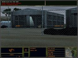 Następnie przesuwamy się powoli w lewo - tak aby móc spokojnie zajrzeć do środka drugiego z wielkich hangarów - Grób stalowy | Operacja Wzmocnienie Delta Force 2 - Delta Force 2 - poradnik do gry