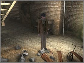 Wyjdź ze zbliżenia i przejdź w drugą część podwórka (od strony opuszczonej kamienicy), gdzie przejrzyj rupiecie leżące pod schodami - [Opis przejścia] Whitechapel, 12 września 1888 (cz.1) - Sherlock Holmes kontra Kuba Rozpruwacz - poradnik do gry