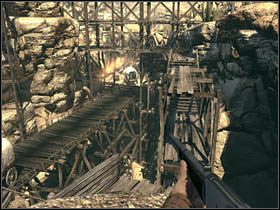 Grając Thomasem skieruj się w stronę domków, by przechodząc obok nich, dotrzeć do miejsca wskazanego na zdjęciu prawym - Postacie | Rozdział V | Call of Juarez Więzy Krwi - Call of Juarez: Więzy Krwi - poradnik do gry