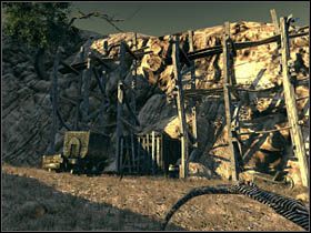 Po opuszczeniu kryjówki bandziorów z zadania ze skradzionym mieniem skręć w lewo i podążaj wzdłuż linii skał - Sekrety | Rozdział VI | Call of Juarez Więzy Krwi - Call of Juarez: Więzy Krwi - poradnik do gry