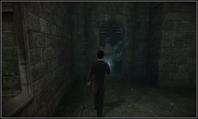 Po zakończeniu scenki animowanej udaj się do Wejścia na dziedziniec [1] , a następnie skręć w korytarz z prawej - Gabinet Dumbledorea i quidditch | Opis przejścia Harry Potter i Książę Półkrwi - Harry Potter i Książę Półkrwi - poradnik do gry