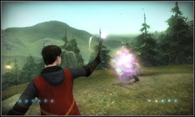 Po opuszczeniu mostu dotrzesz do przedsionka [1] prowadzącego do Kamiennego Kręgu - Gabinet Dumbledorea i quidditch | Opis przejścia Harry Potter i Książę Półkrwi - Harry Potter i Książę Półkrwi - poradnik do gry