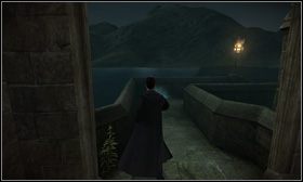 Udaj się na Wejście na dziedziniec [1] i zacznij kierować się do korytarza z prawej - Przyjęcie u Slughorna | Opis przejścia Harry Potter i Książę Półkrwi - Harry Potter i Książę Półkrwi - poradnik do gry