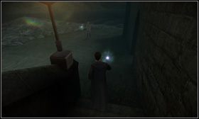 Zacznij schodzić nimi na dół [1] , aż trafisz do Hangaru na łodzie [2] , przy którym czeka na ciebie Luna - Przyjęcie u Slughorna | Opis przejścia Harry Potter i Książę Półkrwi - Harry Potter i Książę Półkrwi - poradnik do gry