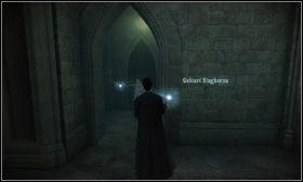 Następnie przebiegnij przez korytarz [1] i wejdź do gabinetu Slughorna [2] - Przyjęcie u Slughorna | Opis przejścia Harry Potter i Książę Półkrwi - Harry Potter i Książę Półkrwi - poradnik do gry
