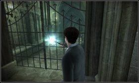 Kiedy się z nimi uporasz rozbij o ścianę klucz do mechanizmu i przełóż go przez kraty [1] - Spotkanie w Wieży astronomicznej | Opis przejścia Harry Potter i Książę Półkrwi - Harry Potter i Książę Półkrwi - poradnik do gry