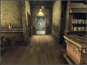 Wejście do Tawerny odnajdziesz przy południowym placu, czyli niedaleko miejsca, w którym odwiedzałeś Dom oficera - Etap 7 - Tawerna | Opis przejścia Wolfenstein - Wolfenstein - poradnik do gry