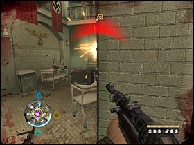 Wybierz podwójne drzwi, eliminując skrywających się za rogiem wrogów - Etap 13 - Szpital (cz.2) | Opis przejścia Wolfenstein - Wolfenstein - poradnik do gry
