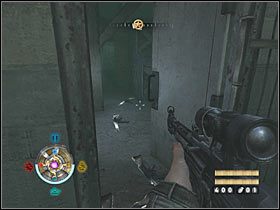 W sąsiednim pomieszczeniu dobrze byłoby ustawić się na podwyższeniu i z odległości ostrzeliwać wrogów - Etap 15 - Centrum #2 | Opis przejścia Wolfenstein - Wolfenstein - poradnik do gry