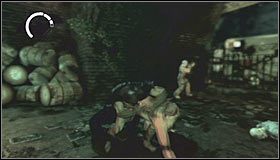 Zbliż się do tarasującego drogę ambulansu, załącz tryb detektywa i zaczekaj aż przeciwnicy odwrócą się - Arkham Island | Opis przejścia Batman Arkham Asylum - Batman: Arkham Asylum - poradniki