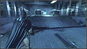 Możesz rozejrzeć się po okolicy, ale jedynym rozwiązaniem jest wyjście z tego pomieszczenia, co zaowocuje - Medical Facility (cz.3) | Opis przejścia Batman Arkham Asylum - Batman: Arkham Asylum - poradniki