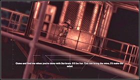 Musisz zaczekać aż pierwszy ze snajperów ustawi się w pokazanym na pierwszym screenie miejscu - Arkham Island #8 | Opis przejścia Batman Arkham Asylum - Batman: Arkham Asylum - poradniki