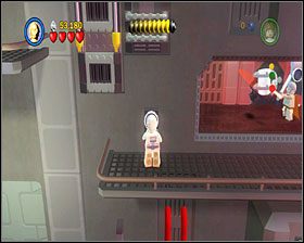 Teraz z powrotem na R2, którym użyj panelu na prawo od walczących Jedi, na niższym poziomie - Chapter 5 - Death Star Escape - Story Mode - Episode 4 - LEGO Star Wars: The Complete Saga - poradnik do gry