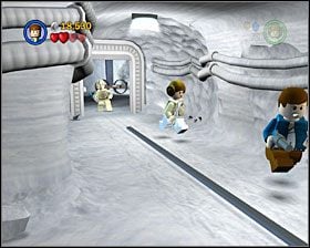 W tym dużym pomieszczeniu w pierwszej kolejności pozbądź się szturmowców - przede wszystkim dwóch okupujących działka - Chapter 2 - Escape from Echo Base - Story Mode - Episode 5 - LEGO Star Wars: The Complete Saga - poradnik do gry