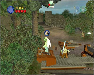 Gdy zniszczysz czołg blokujący przejście, wejdź na jego pozostałości i skocz Jar Jarem do góry - Chapter 2 - Invasion on Naboo - Free Play - Episode 1 - LEGO Star Wars: The Complete Saga - poradnik do gry