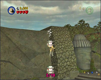 Przy końcu pierwszej części etapu użyj Mocy na jednym z kwiatków po prawej stronie, a pojawi się dodatkowy klocek, z którego zrobić możesz stopień dla Jar Jara, dzięki któremu doskoczy on do następnego kanistra - Chapter 2 - Invasion on Naboo - Free Play - Episode 1 - LEGO Star Wars: The Complete Saga - poradnik do gry