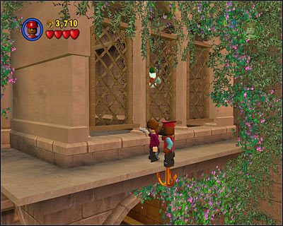 Na początku etapu, po prawej stronie placu zobaczysz miejsce, w którym będziesz mógł skorzystać z haka - Chapter 5 - Retake Theed Palace - Free Play - Episode 1 - LEGO Star Wars: The Complete Saga - poradnik do gry