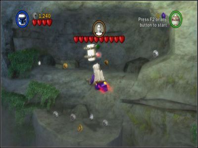 Użyj R2, by przelecieć na ukrytą półkę skalną, na lewo od głównej platformy - Chapter 3 - General Grevious - Free Play - Episode 3 - LEGO Star Wars: The Complete Saga - poradnik do gry