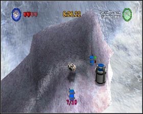 Po wysadzeniu dwóch robotów AT-AT i zniszczeniu muru wleć do długiej transzei w kolejnej lokacji i skieruj się w prawo - Chapter 1 - Hoth Battle - Challenges - Episode 5 - LEGO Star Wars: The Complete Saga - poradnik do gry