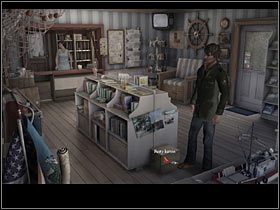 Zauważ, że pojawił się strażnik (w budce po lewej) - Rozdział drugi (1) | Opis przejścia Black Mirror II - Black Mirror II - poradnik do gry