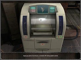 Opuść wykusz i rzuć okiem na stojącą przy wejściu do niego drukarkę 3D (zbliżenie) - Muzeum (1) | Bretania | Chronicles of Mystery Drzewo Życia - Chronicles of Mystery: Drzewo Życia - poradnik do gry