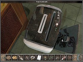 Wracaj do budynku i w holu przejdź do niszczarki (z prawej strony biurka; zbliżenie) - Scuola (2) | Wenecja | Chronicles of Mystery Drzewo Życia - Chronicles of Mystery: Drzewo Życia - poradnik do gry