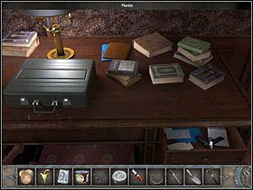 Przyjrzyj się biurku po lewej (zbliżenie) - Rejs jachtem - Rejs | Kair i Rejs | Chronicles of Mystery Drzewo Życia - Chronicles of Mystery: Drzewo Życia - poradnik do gry