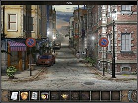 Obejrzyj przysuniętą pod okienko paczkę i zwróć uwagę, na adnotację, by przesyłkę dostarczyć na inną ulicę niż podana w adresie (wygląda na to, że do lokum kobiety można dostać się z dwu stron) - Posternek | Gibraltar | Chronicles of Mystery Drzewo Życia - Chronicles of Mystery: Drzewo Życia - poradnik do gry