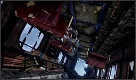 Trzymając się wyrw w wagonie przejdź do okna i wskocz do wnętrza, lądując na jednym z siedzeń - Rozdział 1 Młot i kowadło | Opis przejścia Uncharted 2 Among Thieves - Uncharted 2: Among Thieves - poradnik do gry