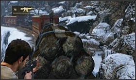 Po wskoczeniu na wagon z ciężarówką, załączy się krótka scenka, podczas której do akcji wkroczy silnie opancerzony oponent z ciężkim karabinem maszynowym - Rozdział 14 Światełko na końcu tunelu | Opis przejścia Uncharted 2 Among Thieves - Uncharted 2: Among Thieves - poradnik do gry