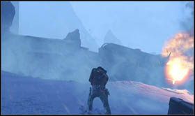 Po wyeliminowaniu wszystkich oponentów podejdź do płonącej cysterny i rozpocznij wspinaczkę skałami na lewo od niej - Rozdział 15 Katastrofa kolejowa | Opis przejścia Uncharted 2 Among Thieves - Uncharted 2: Among Thieves - poradnik do gry