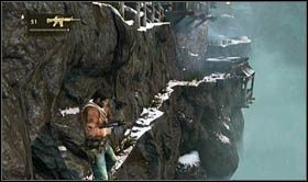 Wówczas zeskocz na dół i przemieszczaj się wzdłuż ośnieżonej półki skalnej, by na końcu przykleić się do ściany i przejść po wąskim, skalnym wypuście (w trakcie przemierzania tego odcinka, pojawi się nad Tobą czołg) - Rozdział 20 Kotek i mysz (2) | Opis przejścia Uncharted 2 Among Thieves - Uncharted 2: Among Thieves - poradnik do gry