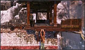 Przejdź nimi do samego końca, za winkiel budynku i przechodząc ponad przeciwnikami, dotrzesz do najwyżej położonej, drewnianej kładki - Rozdział 22 Gompa (2) | Opis przejścia Uncharted 2 Among Thieves - Uncharted 2: Among Thieves - poradnik do gry