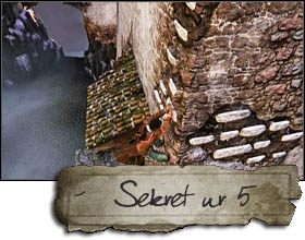 W trakcie wspinaczki po wieży, zmierzając do otwarcia jej drzwi od drugiej stronie (Elena cię o to poprosi, jak również o to, byś działał po cichu), natkniesz się na zielonkawy daszek - Rozdział 22 | Sekrety - Lokalizacja | Uncharted 2 Among Thieves - Uncharted 2: Among Thieves - poradnik do gry