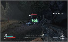 Na początku jaskini będziesz atakowany przez ogromne larwy krabów (larva crab worm) (lewy obrazek) - Shock Crystal Harvest | Arid Badlands | Solucja Borderlands - Borderlands - poradnik do gry