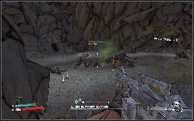 Z góry warto rozprawić się z bandytami (lewy obrazek) , którzy są w kanionie poniżej - Product Recall | Arid Badlands | Solucja Borderlands - Borderlands - poradnik do gry