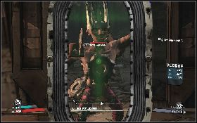 King Wee Wee posiada umiejętność wytwarzania pola elektrycznego (lewy obrazek) , które zadaje spore obrażenia - King Tossing | New Heaven | Solucja Borderlands - Borderlands - poradnik do gry