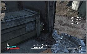 Po przesunięciu klapy dziennik znajdziesz na ścianie (lewy obrazek) - Hidden Journal Rust Commons East | Rust Commons East | Solucja Borderlands - Borderlands - poradnik do gry