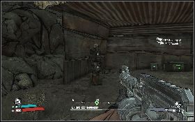 Kiedy znajdziesz się przy zwodzonym moście [1] porozmawiaj z Claptrapem (lewy obrazek) , który stoi przy budce - Jaynistown | Rust Commons East | Solucja Borderlands - Borderlands - poradnik do gry