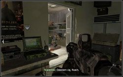 Po wykonaniu wyłomu w piwnicy (drzwi po prawej), laptop leży w składziku broni - Akt III | Materiały wywiadowcze Call of Duty Modern Warfare 2 - Call of Duty: Modern Warfare 2 - poradnik do gry