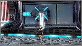 Biegniemy ścieżką grawitacyjną w górę, po drodze usuwając przeszkodę kluczem - Vorselons Ship | Opis przejścia | Ratchet & Clank A Crack in Time - Ratchet & Clank: A Crack in Time - poradnik do gry