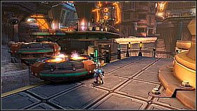 Wychodzimy z oświetlonego na żółto korytarza i udajemy się znowu w prawo po taśmie produkcyjnej - Molonoth Fields | Opis przejścia | Ratchet & Clank A Crack in Time - Ratchet & Clank: A Crack in Time - poradnik do gry