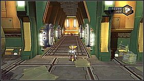 Dalsza droga wolna - biegniemy na główną taśmę produkcyjną i przedostajemy się przez prasę - Molonoth Fields | Opis przejścia | Ratchet & Clank A Crack in Time - Ratchet & Clank: A Crack in Time - poradnik do gry