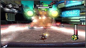 Po zniszczeniu mechanizmów walimy w osłonę robota - Axiom City | Opis przejścia | Ratchet & Clank A Crack in Time - Ratchet & Clank: A Crack in Time - poradnik do gry