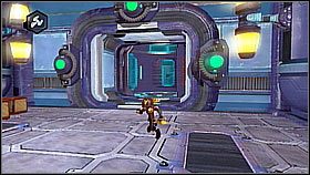 Przed drzwiami stoi pojemnik z olejem - wsysamy go Omnisoakerem i wracamy na wcześniejszą platformę (z aktywowanym już przyciskiem) - Vorselons Ship | Opis przejścia | Ratchet & Clank A Crack in Time - Ratchet & Clank: A Crack in Time - poradnik do gry