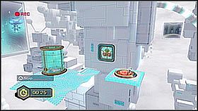 Wracamy do zielonego - powtarzamy nim sekwencję, która wpuści niebieskiego do śluzy przy drzwiach - The Great Clock III | Sekrety | Ratchet & Clank A Crack in Time - Ratchet & Clank: A Crack in Time - poradnik do gry