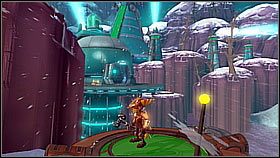 Znajduje się tuż koło wejścia do budynku ochrony (Security Station ), czyli tam gdzie używaliśmy przycisku przed drzwiami do wejścia - Korthos Sector - Tombli Outpost | Sekrety | Ratchet & Clank A Crack in Time - Ratchet & Clank: A Crack in Time - poradnik do gry