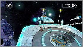 Żeby złapać Zoni musimy dostać się na wędrujące kładki i zeskoczyć z nich na platformę, na której jest zbiornik oleju - Bernilius Sector - Pozostałe planety | Sekrety | Ratchet & Clank A Crack in Time - Ratchet & Clank: A Crack in Time - poradnik do gry